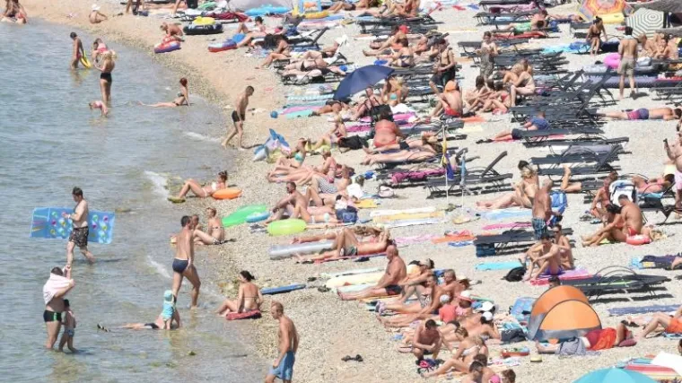 U Istri plaže i dalje pune: tromilijuntog turista dočekuju 20 dana ranije nego lani