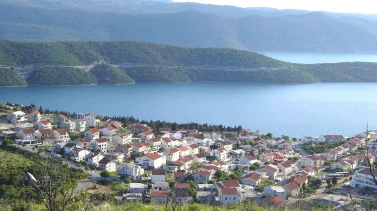 Dječak (4) preminuo nakon pada s balkona