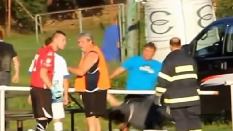 Huligan s fudbalerkom nokautirao ženu