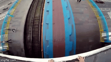 Nekim klincima je stvarno dosadno kad se odlučuju na surfanje vlakovima