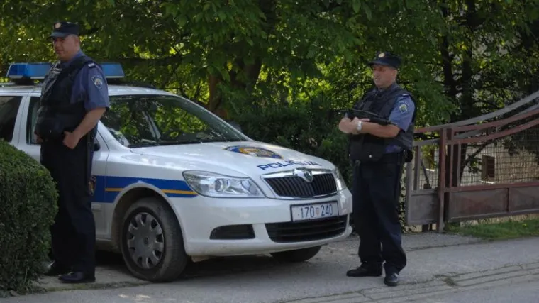 Razbojnici orobili vozilo u Dramlju i ukrali više stotina tisuća kuna