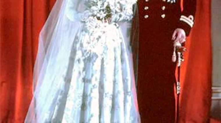 Nije ba&scaron; lijep, ali je jestiv: pogledajte komad kolača s vjenčanja kraljice Elizabete star 68 godina