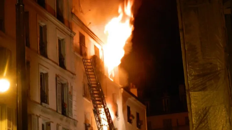 Tragedija u Parizu: ljudi zbog požara skakali kroz prozor, među osam poginulih i dvoje djece