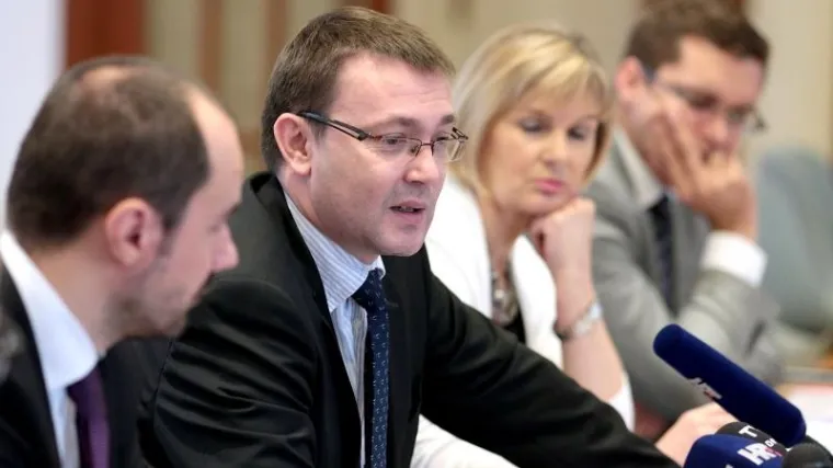 Ministarstvo ga može obustavitI, ali čeka odluku Ustavnog suda