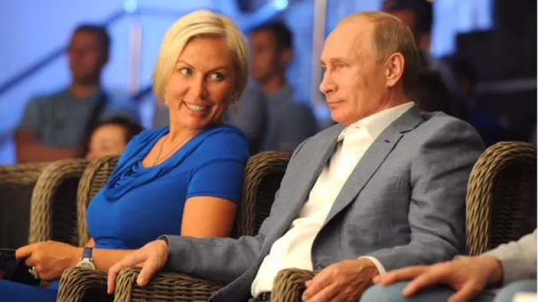 Vladimir ima novu curu - boksačicu, kojoj nije ni od ramena?!