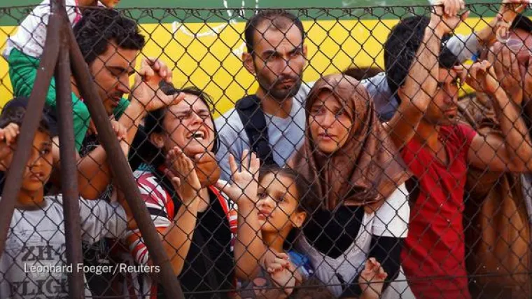 Vratili izbjeglice u centar; na stanici obuzdali desne ekstremiste