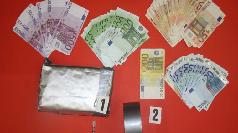 Policijski pas u Zadru pronašao kokain vrijedan 1,5 mliijun kuna