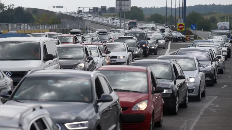 Sezona je na izmaku, ali gužve ne jenjavaju: kolona na Lučkom dugačka sedam kilometara