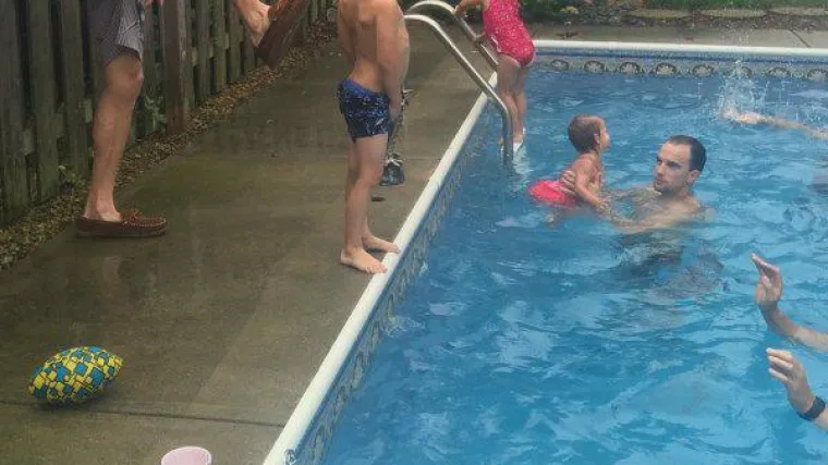 "Mali, život je okrutan. Navikni se..."