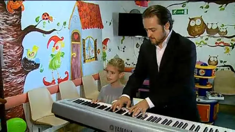 Zahvalan za svoj 'novi' život, svjetski poznati pijanist putuje svijetom i pomaže drugima!