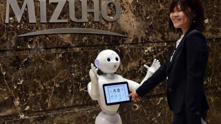 Pijanac napao robota koji čita osjećaje