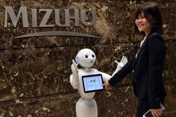 Pijanac napao robota koji čita osjećaje