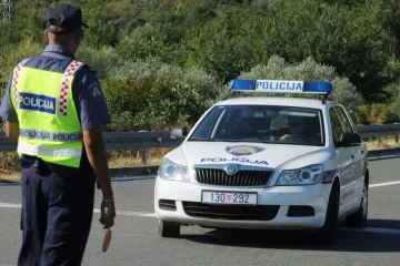 U sudaru dva teretna vozila dvije osobe ozlijeđene