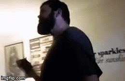 Koliko je frustrirajuće imati muža kukavicu? Pogledajte i bit će vam jasno