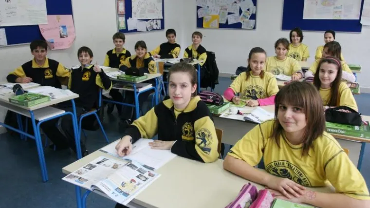 Sve vi&scaron;e &scaron;kola uvodi đačke uniforme: pedagozi i psiholozi o&scaron;tro protiv