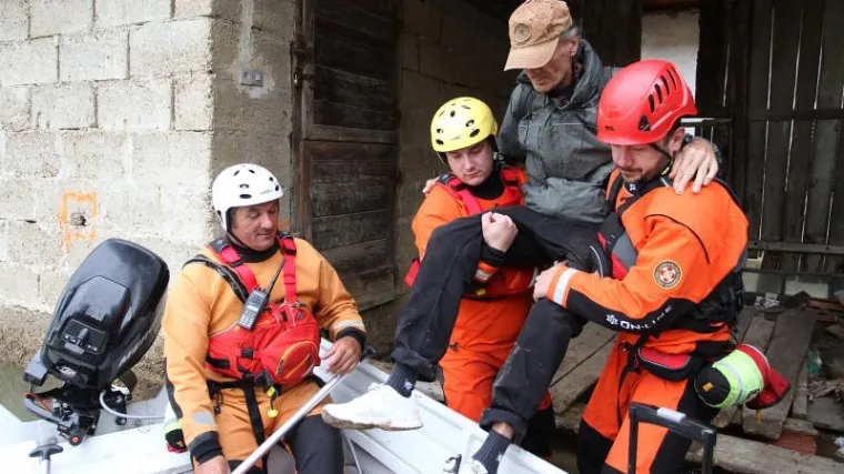 'Hvala vam &scaron;to riskirate živote da spasite druge'