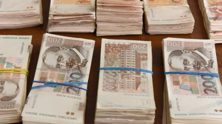 Plaćetine ili plaće? Otkrivamo koliko su milijuna lani dobili bankarski &scaron;efovi u Hrvatskoj!