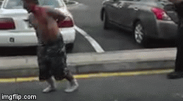 Policajci svim sredstvima poku&scaron;ali savladati mu&scaron;karca, nije im i&scaron;lo