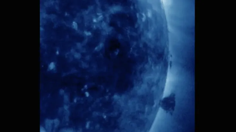 Pogledajte kako bjesni tornado na Suncu!