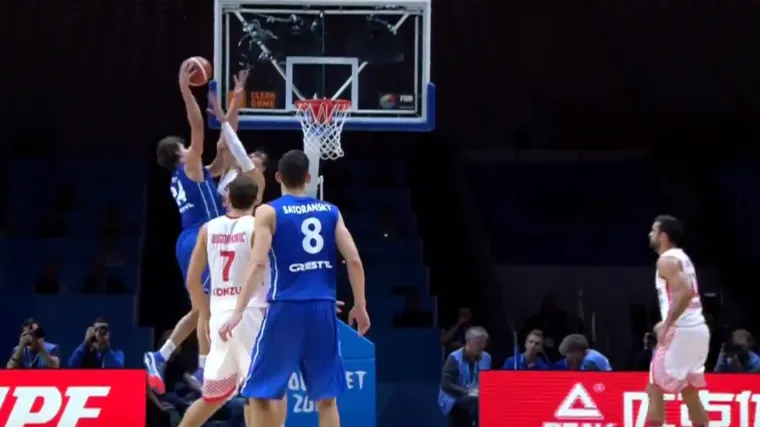 &Scaron;arić 'zalijepio' Veselyja i postao zadnji Hrvat koji se na&scaron;ao u FIBA-inom izboru Top 5 akcija dana