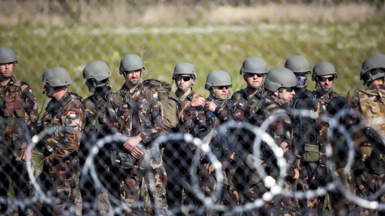 Kaos na granicama: mađarska policija zapriječila glavni prijelaz, izbjeglice bježe na zapad