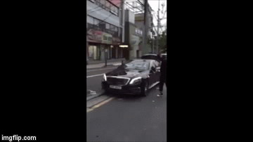 Razbio vlastiti Mercedes vrijedan preko milijun kuna jer nije bio zadovoljan uslugom servisa