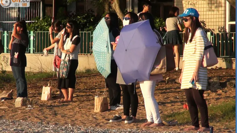 Nećete vjerojavati za&scaron;to mlade Kineskinje zure u sunce