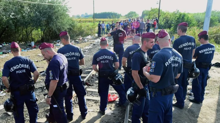 Policija i vojnici sprječavaju prolazak