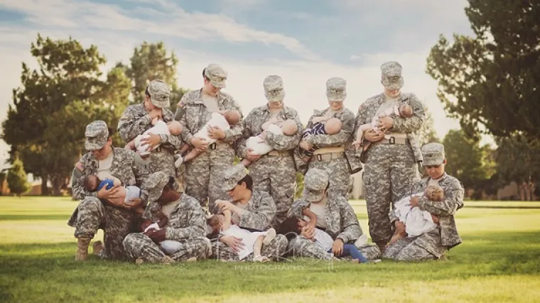 Vojnikinje skinule uniforme kako bi podojile svoju djecu