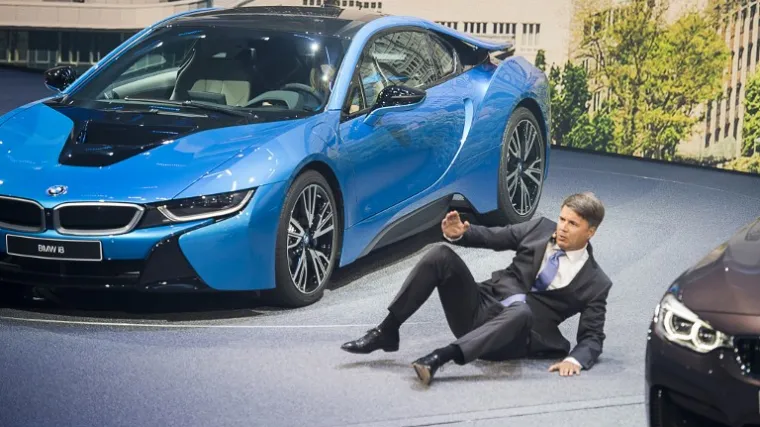 BMW-ov šef se srušio na pozornici