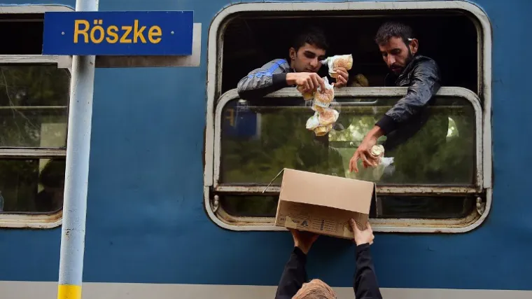 Započeli &scaron;trajk glađu i razvaljuju ogradu