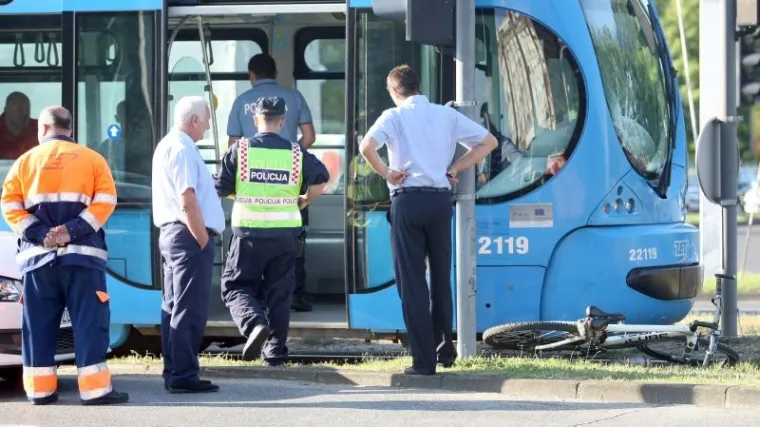 Jedna osoba poginula u naletu tramvaja