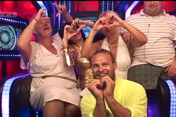 Stanari zapjevali Big Brotheru u ispovjedaonici