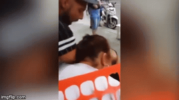 Pomahnitala supruga u nasilnom obračunu odgrizla prst ljubavnici svojeg muža