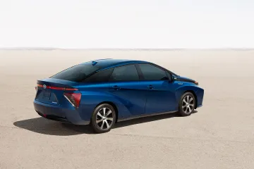 Toyota Mirai pogonjena vodikovim ćelijama dolazi u trgovine