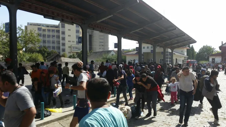 U Belom Manastiru izbila masovna tučnjava: među izbjeglicama letjelo kamenje i boce