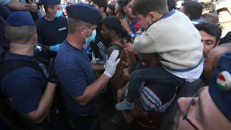 Hrvatska izbjeglice vozi na mađarsku granicu, Slovenci ih vraćaju s Bregane