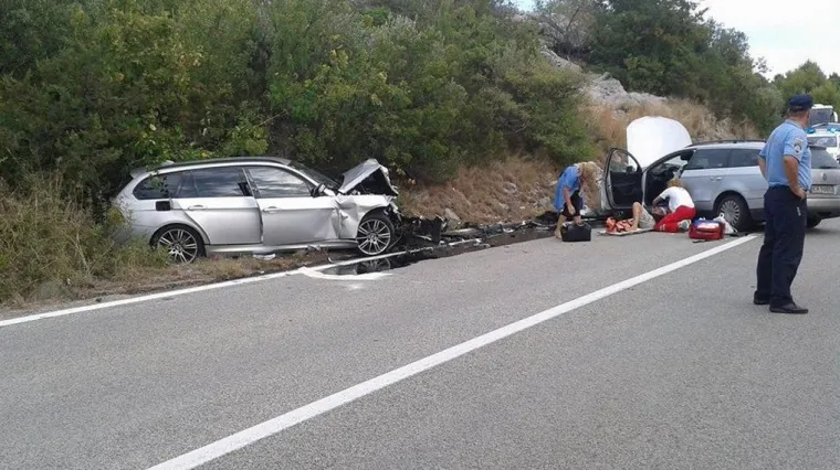 Te&scaron;ka nesreća kod Dubrovnika: u sudaru dva automobila vi&scaron;e ozlijeđenih, neki se bore za život