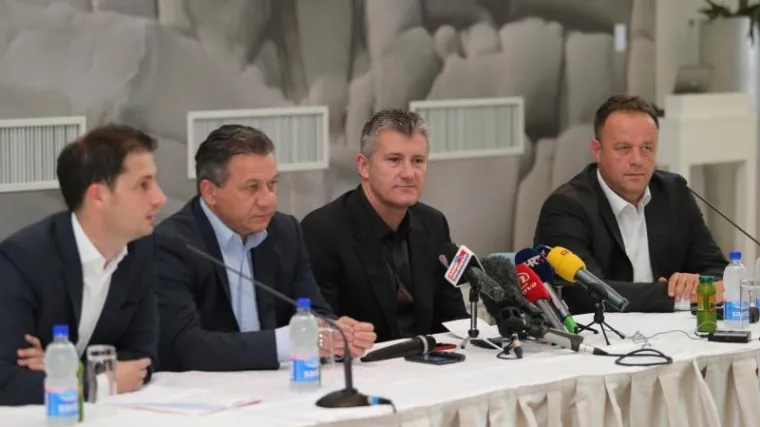 HNS u ponedjeljak imenuje novog izbornika: Čačić ili Vulić?