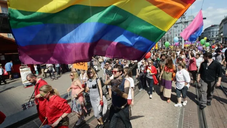 Helikopteri, konjica i vodeni topovi u sredi&scaron;tu grada