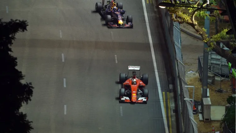 Uljez mirno šetao stazom pored jurećih bolida!