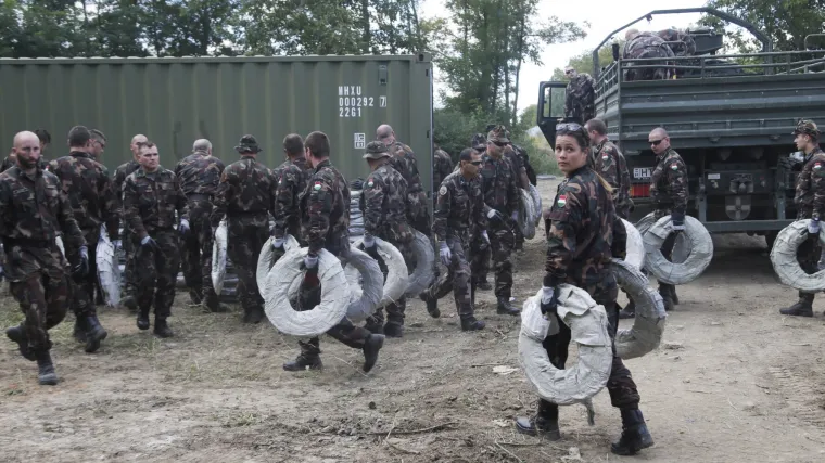 Mađarska odobrila kori&scaron;tenje vojske u izbjegličkoj krizi: prilikom za&scaron;tite granica smjet će i otvoriti vatru