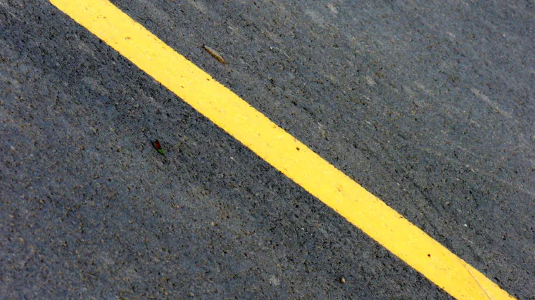 Horor u Indiji: radnici sanirali cestu pa prekrili asfaltom pijanca koji je pao u rupu