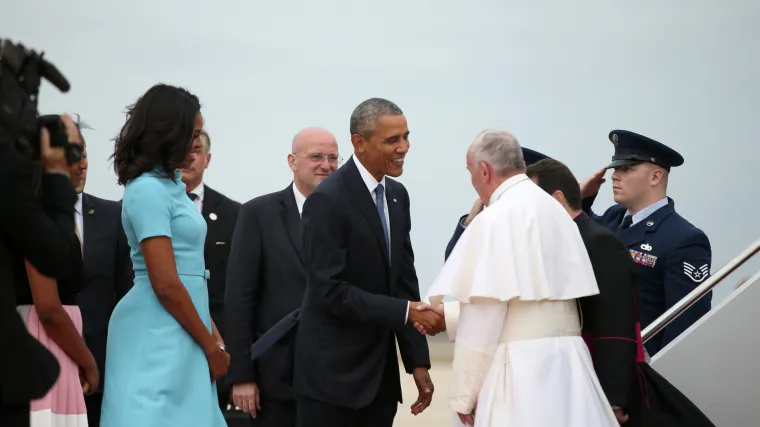 Papa Franjo po prvi put stigao u SAD: dočekala ga obitelj predsjednika Obame