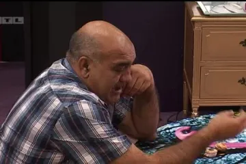 Rade u suzama - oduševljen Darkovim velikodušnim prijedlogom