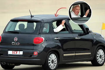 Papa iz aviona ravno u fićeka