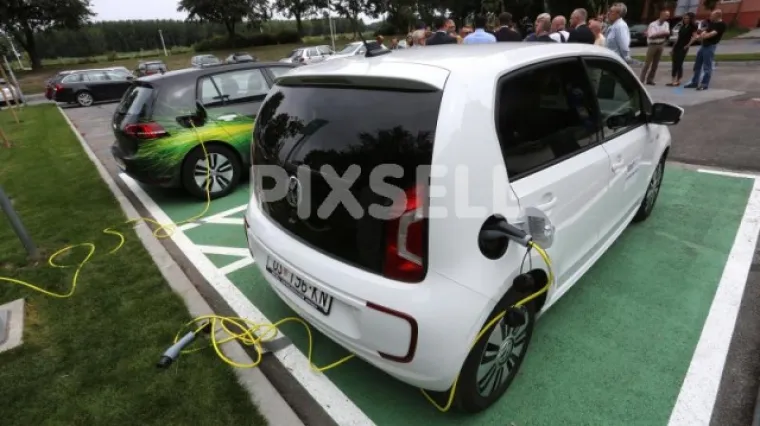 Država sufinancira kupnju električnog ili hibridnog vozila