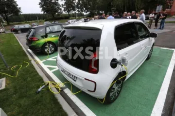 Država sufinancira kupnju električnog ili hibridnog vozila