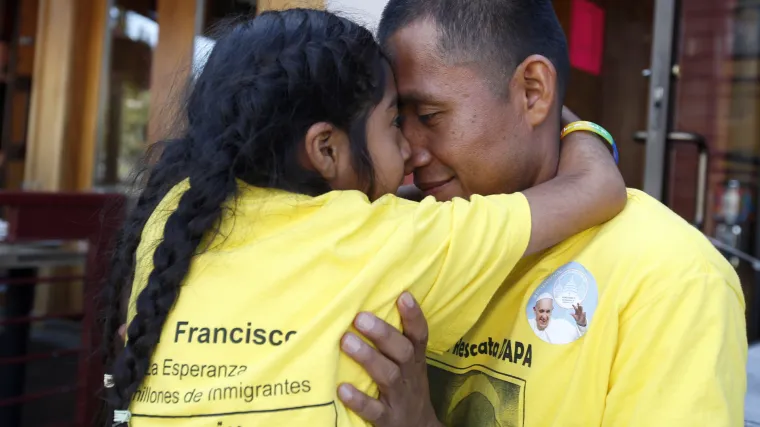 Djevojčica pisala Papi i dirnula svijet: 'Srce mi je tužno, ne dopustite da mi uzmu roditelje'