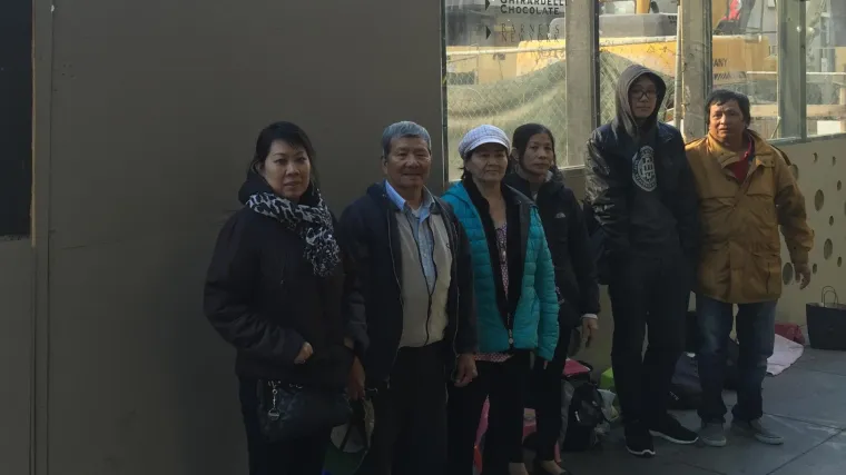 Ponovo redovi uoči početka prodaje iPhonea